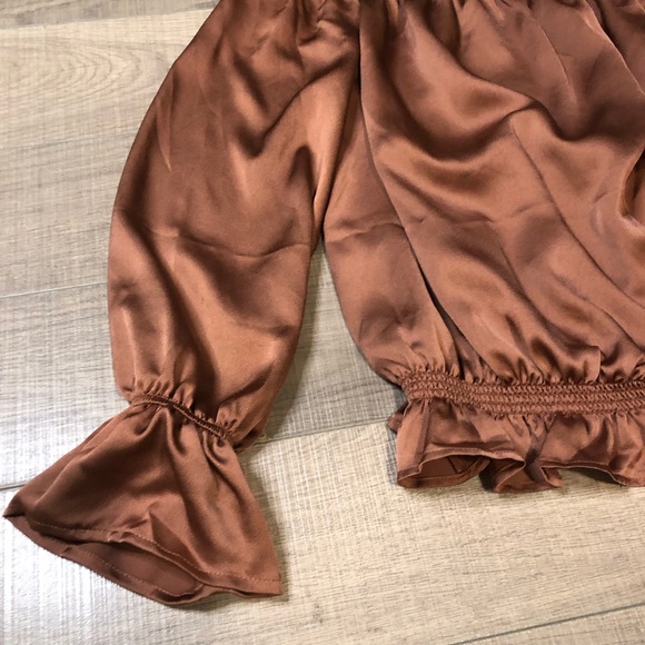 Shoulder off long sleeve top metallic crop top - Picture 3 of 7